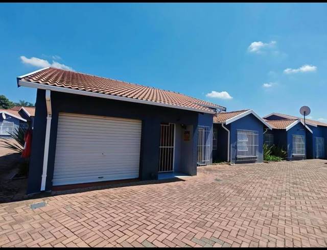 3 BEDROOM TOWNHOUSE FOR SALE IN RACEVIEW